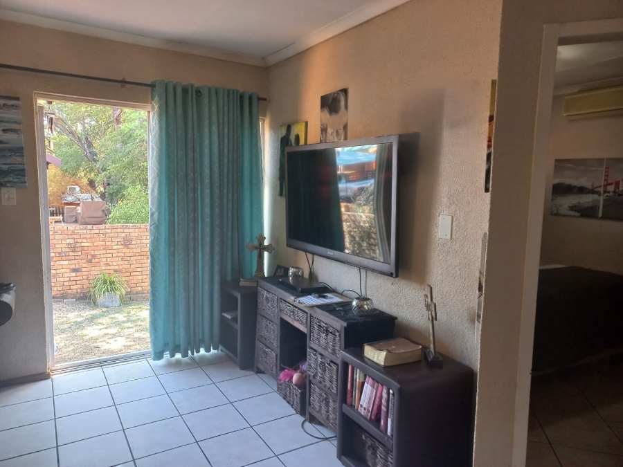 2 Bedroom Property for Sale in Safari Gardens North West
